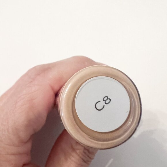 Revolution | C8 | Supersize Conceal & Define Full Coverage Concealer - Picture 6 of 6